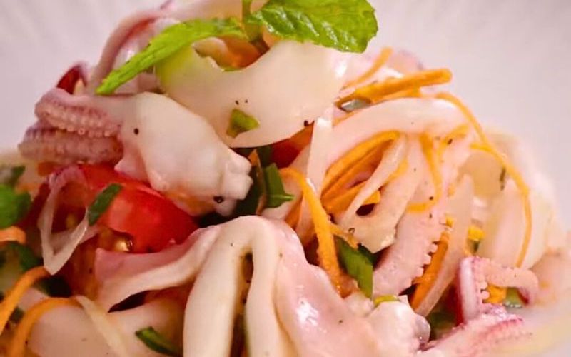 2 cách làm salad mực chua ngọt thơm ngon tại nhà