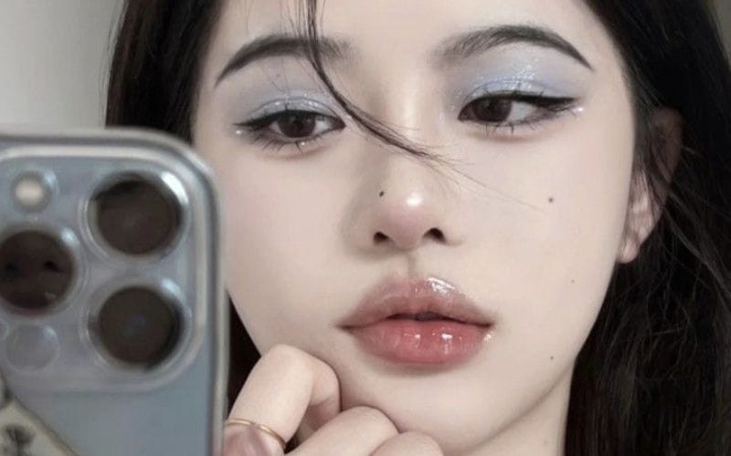 Makeup douyin toàn bộ mắt màu xanh